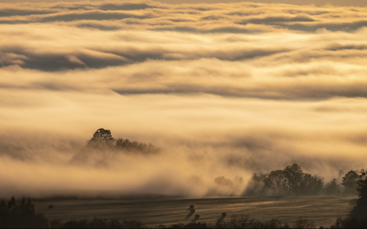 Pára, köd indítja a vasárnapot.
