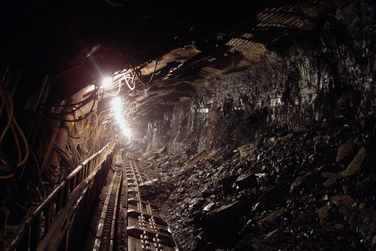Beomlott egy szénbánya tárnája Erdélyben, három bányászt keresnek