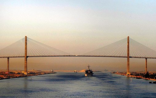 1869. november 17-én adták át a Szuezi-csatornát, a Föld egyik legfontosabb és legforgalmasabb vízi útját