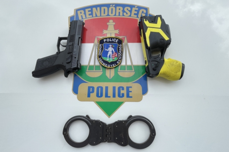 Kórházi szarkát csíptek fülön a balassagyarmati rendőrök.