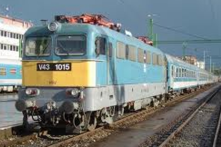 Változások a MÁV-nál - differenciált helyjegyárak a feláras vonatokon