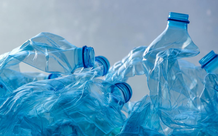 Szagmentes újrahasznosított műanyagokat fejleszt a Mol.