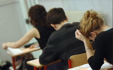 A magyar írásbelikkel folytatódnak az érettségi vizsgák hétfőn