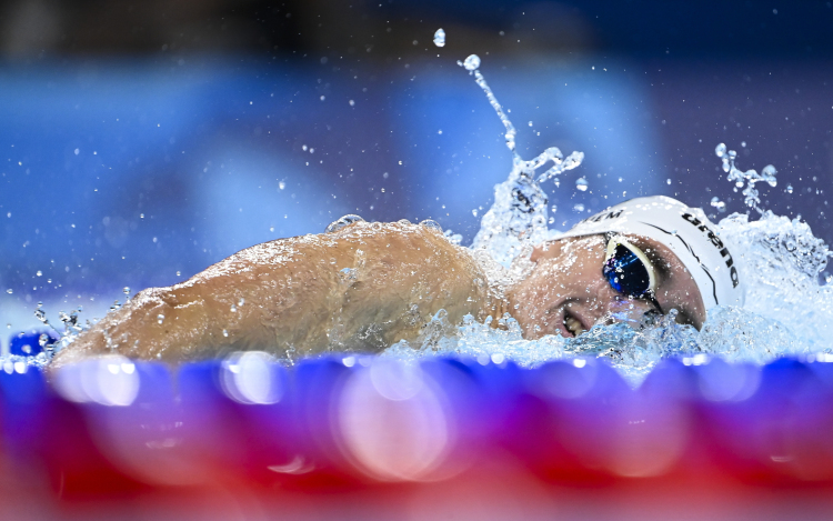 Párizs 2024 - Betlehem Dávid országos csúccsal döntős 1500 méteres gyorsúszásban.