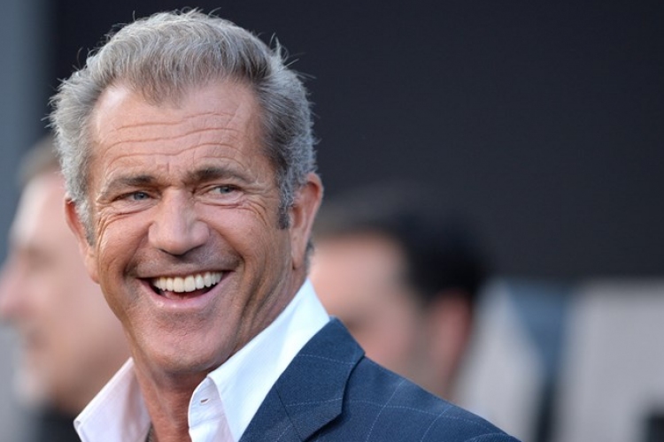 Mel Gibsonnal készül film az angol értelmezőszótár történetéről 