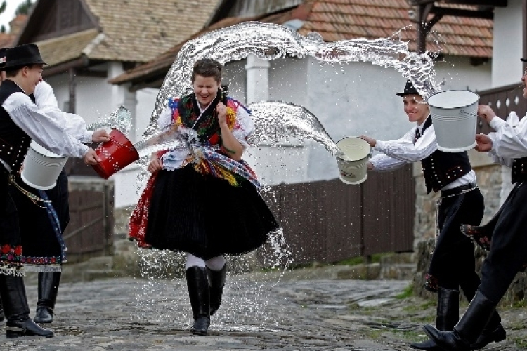 Húsvéti fesztivál Hollókőn