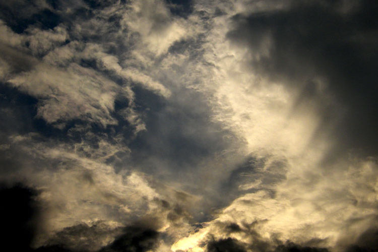 Viharos szél, heves zivatarok lehetnek