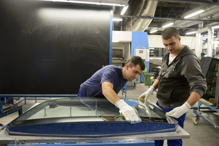 Egymilliárd forintos beruházás a salgótarjáni járműüveggyárban