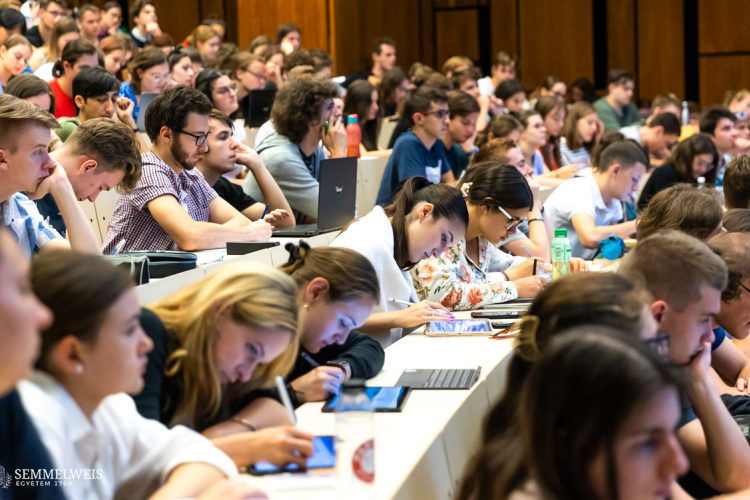 Felvételi 2025: tovább nőtt a Semmelweis Egyetemre jelentkezők száma