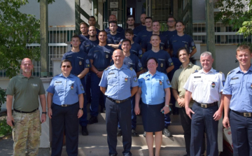 Hallgatók a főkapitányságon.