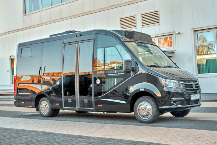 17 helyett 5 ülőhelyet kap a Gazella City VIP luxusbusz.