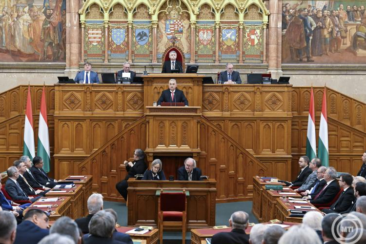 Orbán Viktor: nem engedjük kifosztani az embereket!