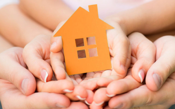 Nagycsaládosok kaptak ingyen építési telket Balassagyarmaton