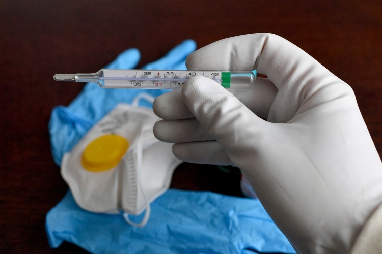 Meghaladta a 20 ezret a koronavírus miatt elhunytak száma Franciaországban