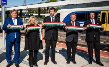 160 milliárd forintból megújult a Budapest-Hatvan vasúti vonalszakasz