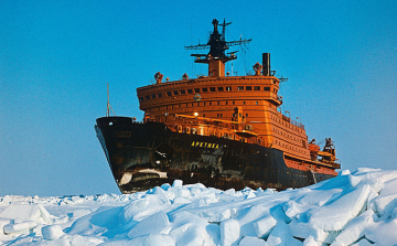 1977 augusztus 17-én, az Arktyika atommeghajtású jégtörő, beparkolt az Északi-sarkra