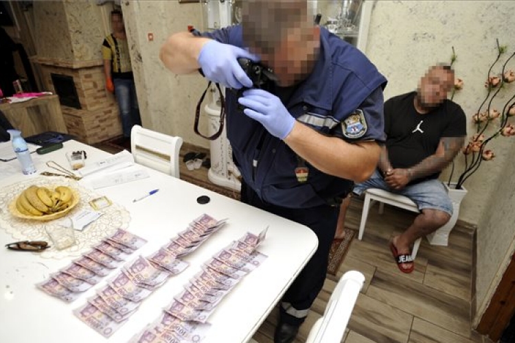 Új pszichoaktív anyaggal kereskedő bűnbandára csaptak le a rendőrök
