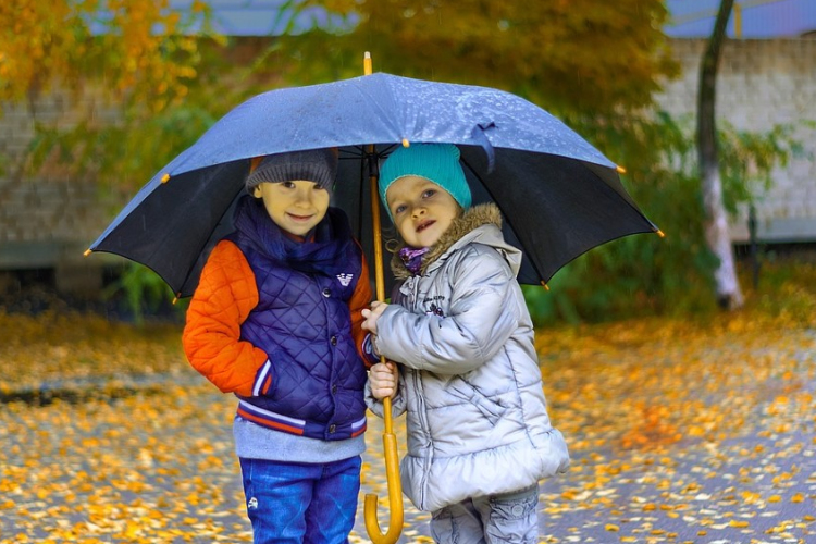 Megélénkül a szél, eső, zápor is lehet.