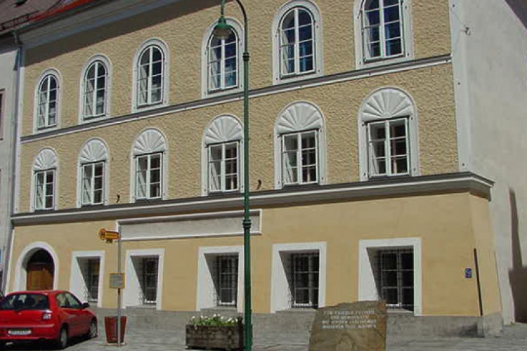 Leromboltatja Hitler szülőházát az osztrák belügyminiszter