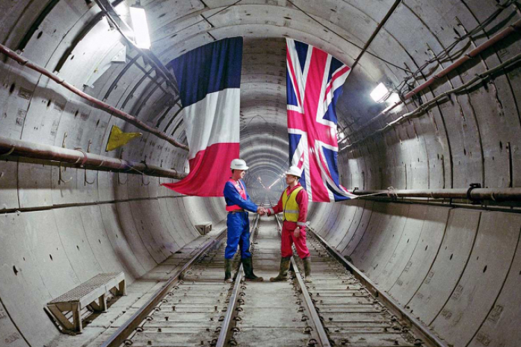1990 10. 30. - A FRANCIA és BRIT alagútépítők TALÁLKOZTAK a La Manche csatorna alatt, a vasúti alagút építése során