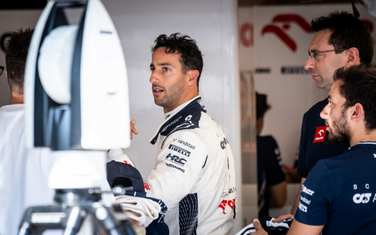 Bahreini Nagydíj - Ricciardo nyerte az idény első szabadedzését.