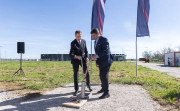 Letették a Magnus Aircraft Zrt. új gyártócsarnokának alapkövét.