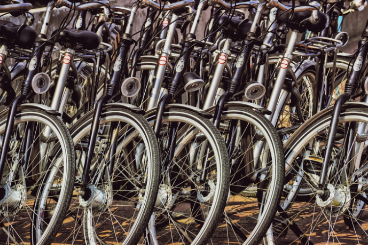 Több ezer elektromos bicikli megvásárlását támogatja a kormány
