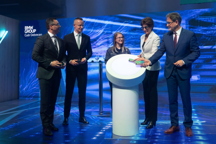 Felavatták a BMW debreceni képzési központját.