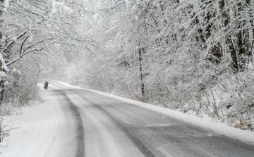 Néhány centi hó hullhat.