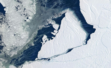 Gyorsan olvad az Antarktiszról leszakadt óriási jéghegy!