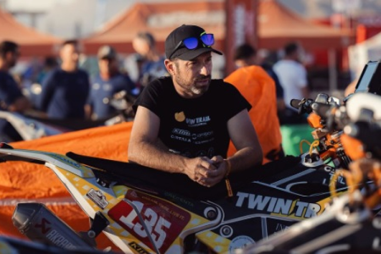 Hazaszállították a Dakaron életveszélyes balesetet szenvedő, mesterséges kómában lévő pilótát!