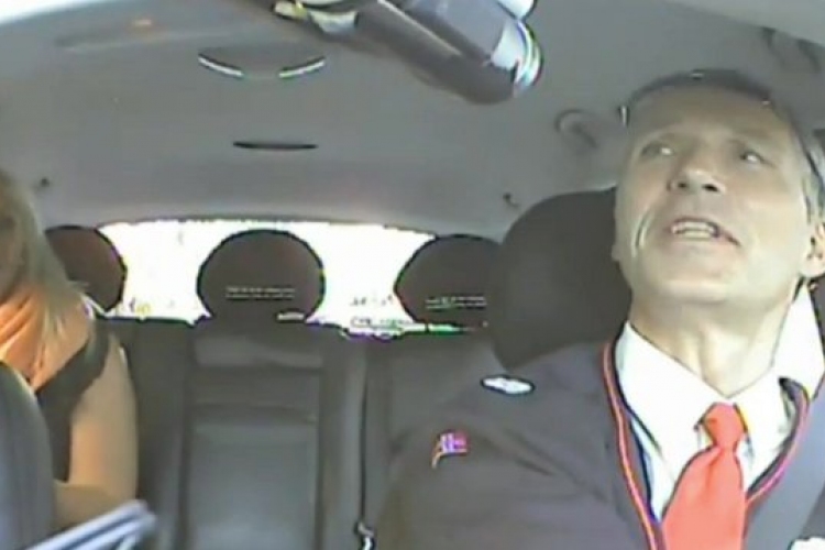 Taxisofőrnek álcázta magát a norvég kormányfő