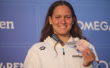 Vizes Eb - Molnár ezüst-, Szabó-Feltóthy bronzérmes 200 méter háton.