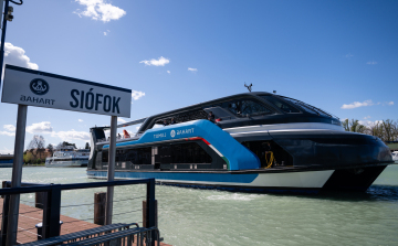 Négy új hajó felavatásával indult el a 178. balatoni hajózási szezon.