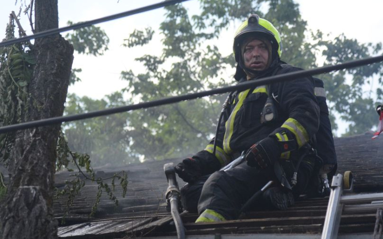 Nézz a szemébe! Őt vered át, amikor a telefonhívásokkal szórakozol