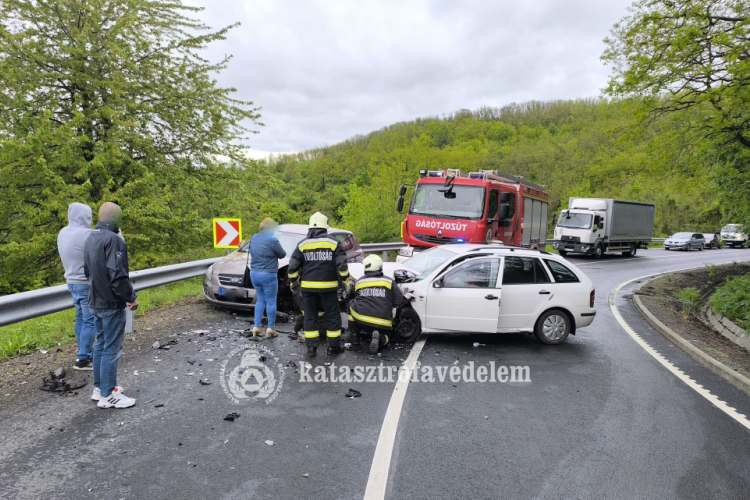 Közúti baleset Nagylóc és Hollókő között.