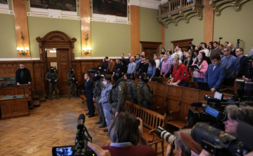 Fenyő-gyilkosság - Gyárfás Tamást hét év fegyházra, Portik Tamást életfogytiglanra ítélték.