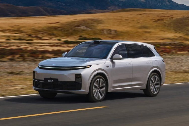 A Li Auto kínai elektromosjármű-gyártó negyedéves bevétele nőtt, profitja csökkent.