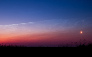 Együtt kel fel a Hold és a Szaturnusz július 24-én este.