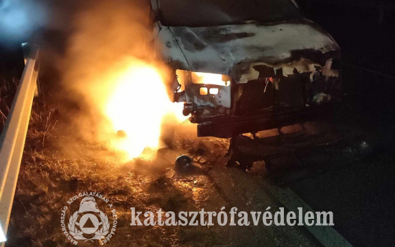 Gépjárműtűz Pásztó közelében.