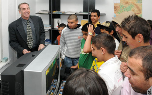 Önkénteseket is vár a tanoda