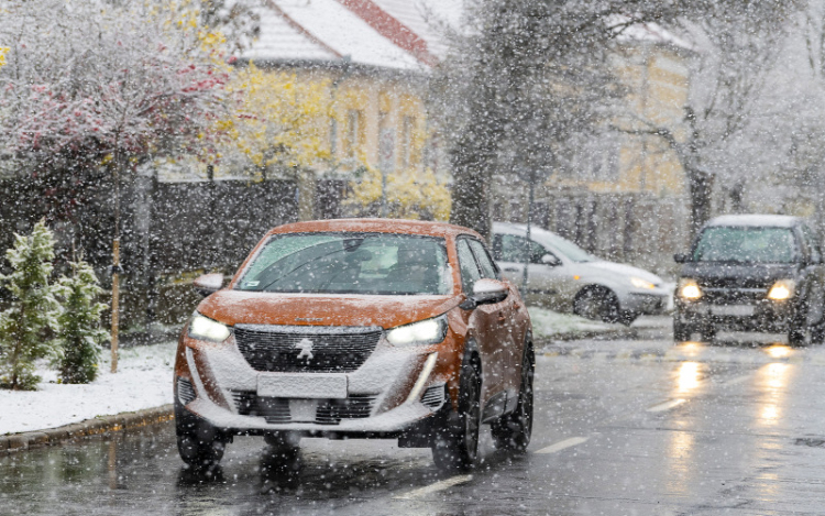 Szeles, hózáporokkal tarkított idő.