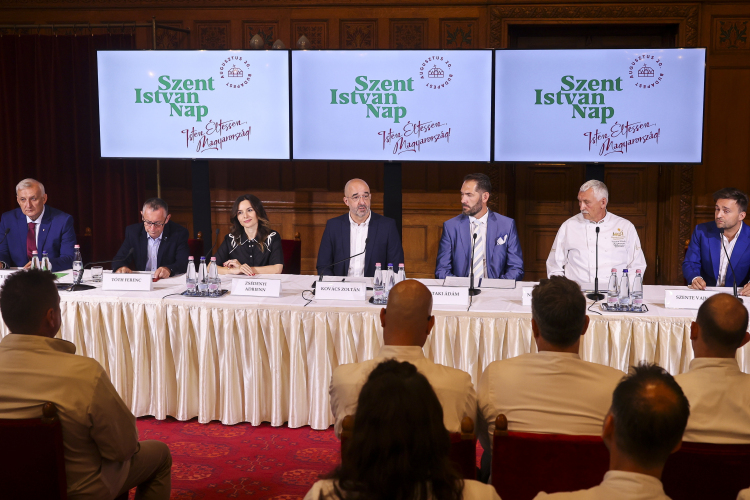 Augusztus 20. - A Mákvirág lett idén Magyarország tortája.