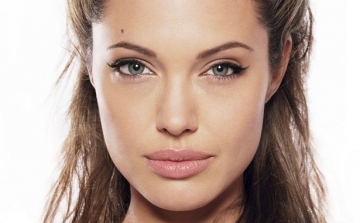 Újabb műtét? De most mijét fogja levetetni Angelina Jolie?