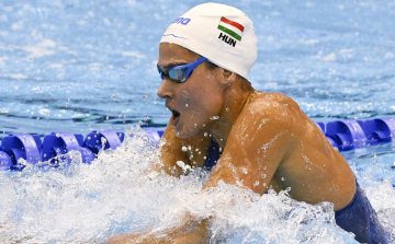 Vizes Eb - Jackl Vivien ezüst-, Jakabos Zsuzsanna bronzérmes 400 méter vegyesen.