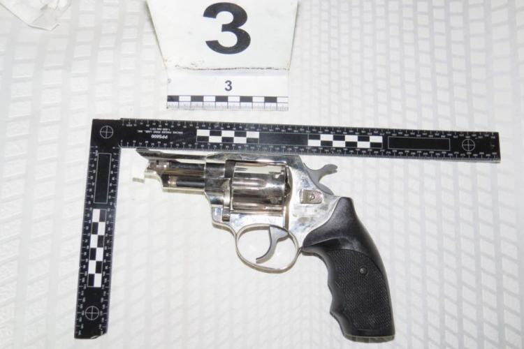 Viperával ütött, gázfegyverrel lőtt - videóval