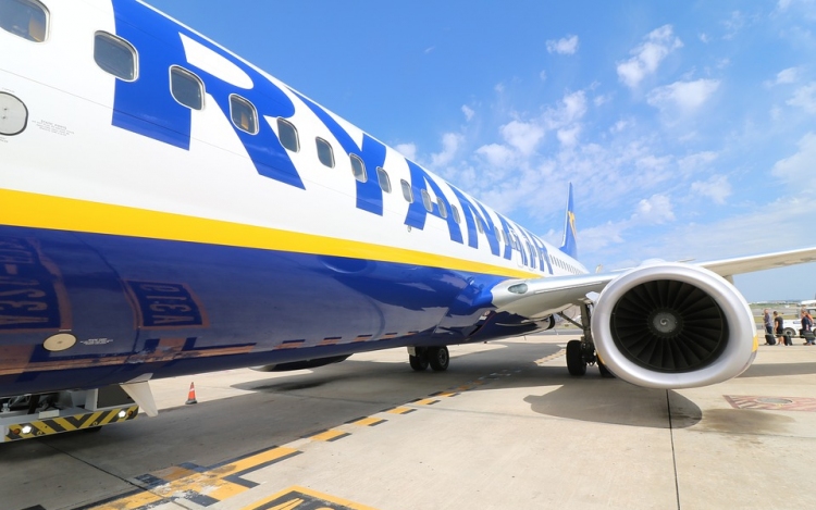Januárra halasztja a poggyász szabályok szigorítását a Ryanair