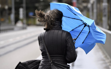 Feltámad a déli szél, eső is lehet.