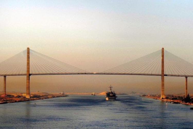 1869. november 17-én adták át a Szuezi-csatornát, a Föld egyik legfontosabb és legforgalmasabb vízi útját