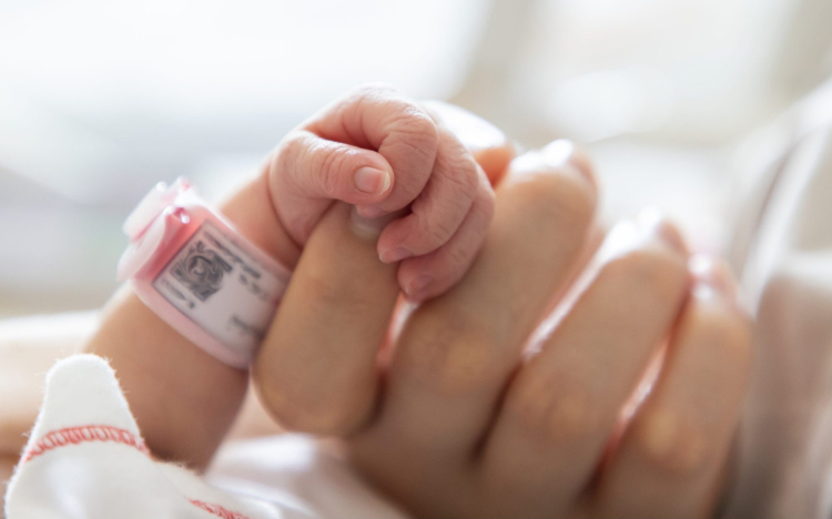 Országos Kórházi Főigazgatóság: Magyarországon először született szívtranszplantált édesanyának gyermeke.